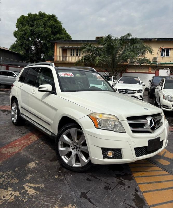Thumbnail 2 of 2010 Mercedes-Benz GLK-Class